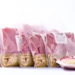 Entrega refrigerada de carne de ternera que revisar