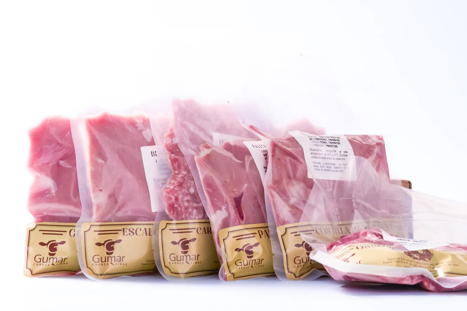 Entrega refrigerada de carne de ternera que revisar